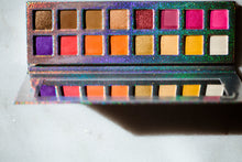 Load image into Gallery viewer, L&#39;amourToujours Rose Eyeshadow Pallette